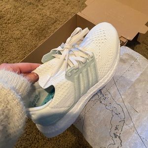 Brand NEW Adidas x Parley Ultraboost DNA 6.0 Sneaker in Crew Blue Size 6